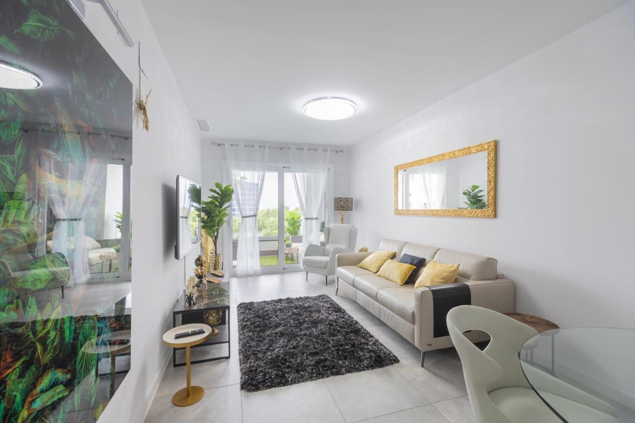 Luxury Brand New 2-bedroom Apartment, 3 Min Walk To The Beach! Lejlighed *