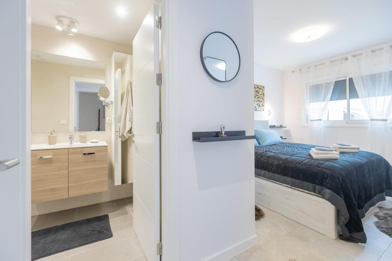 Luxury Brand New 2-bedroom Apartment, 3 Min Walk To The Beach! Lejlighed *