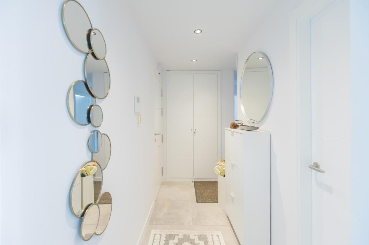 Luxury Brand New 2-bedroom Apartment, 3 Min Walk To The Beach! Lejlighed