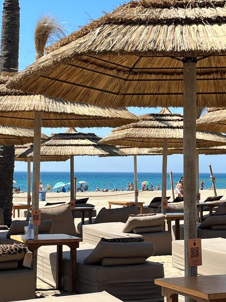 Luxury Brand New 2-bedroom Apartment, 3 Min Walk To The Beach! Lejlighed *